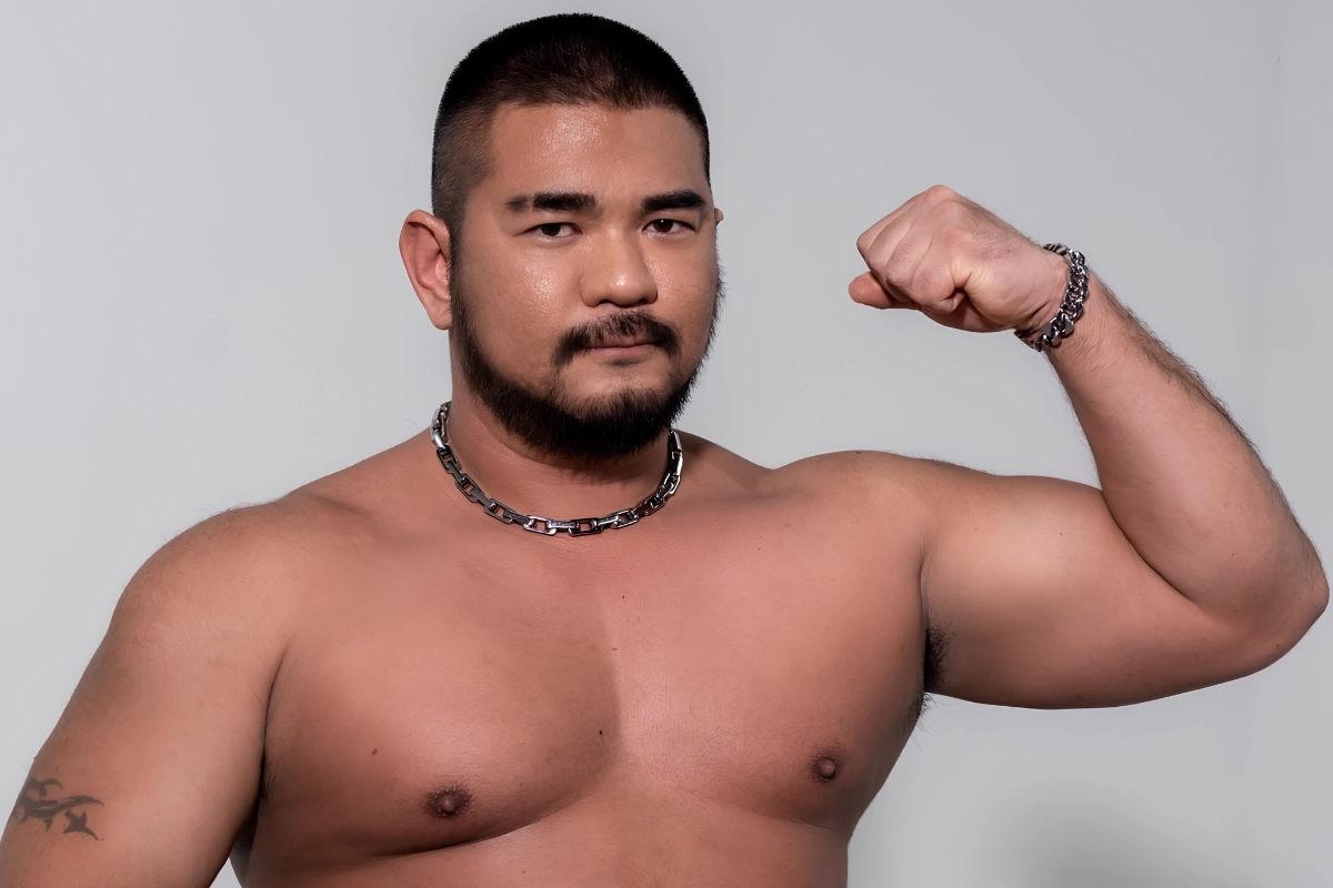 What Does GMPD Mean? Japanese Gay Body Types Explained 14 Gogo boy with GMPD body type pocchari looks into the camera while flexing arm muscle during photoshoot.