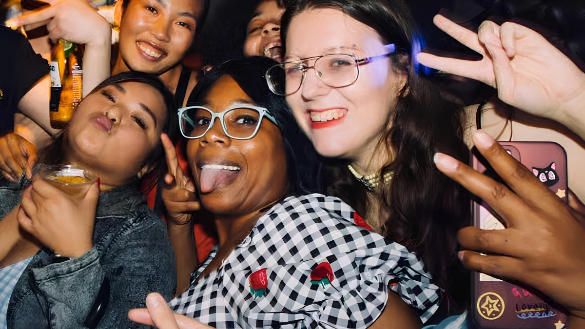 Lesbian bars