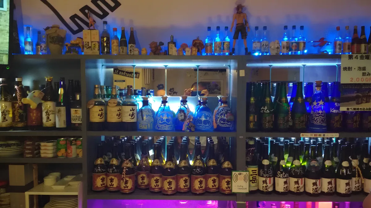 Image of bottles of alcohol behind the bar at Bull Osaka.