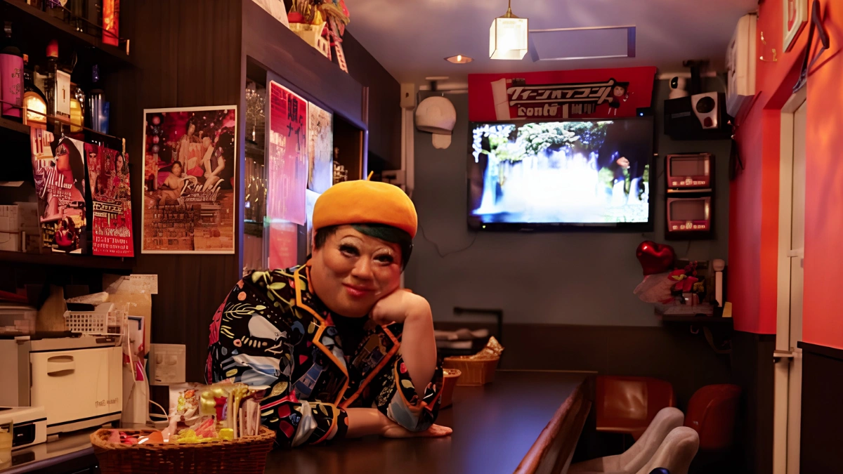 Image of drag queen behind the bar at bar CONTO in Tokyo.